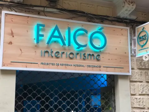  Rotulo de madera, logotipo en letra corpórea, retroiluminado. Faiçó interiorismo 