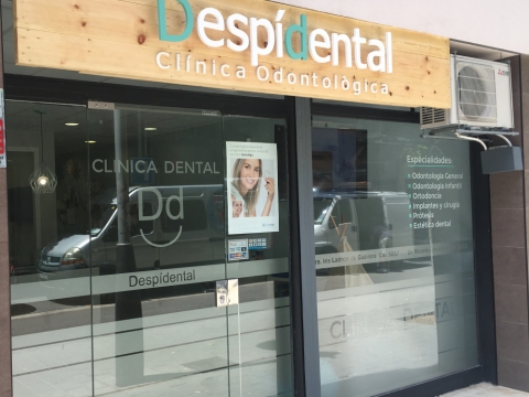 Rotulo de madRotulo de madera para Clínica Odontológica DESPÍ DENTAL