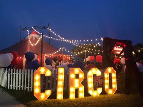  Letras de madera iluminadas para eventos  