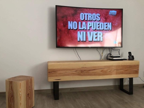  Mesa de viga de madera con patas de hierro 150 x 30 cm 
